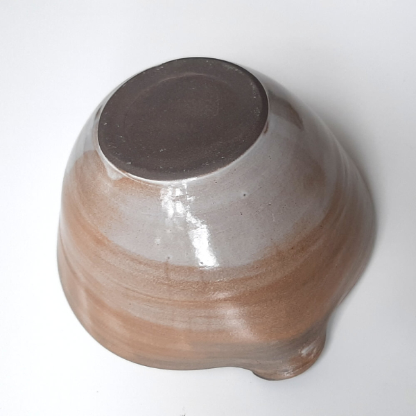 Unique matcha pouring bowl from the studio "Susanne Schmitt"